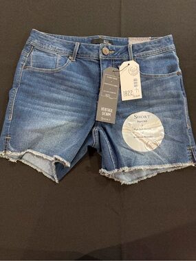NWT 1822 Denim Heritage Denim Shorts Women’s Size 10 Short Medium Wash Raw Hem